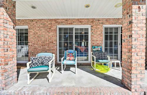 Pine Knoll Shores Getaway - Walk to Beach! - Foto 30