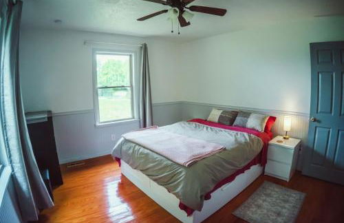 Resting Point - Hot Tub, Firepit, Spacious 4-BR Home - Foto 13