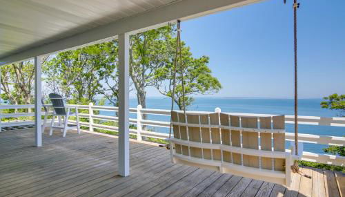 4 Mi to Downtown Plymouth! Bayfront Home with Deck - Foto 5