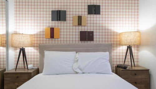 Stairway 3BR Apt w W D Ideal for Groups - Foto 4