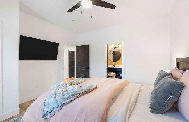 Rocky Shores Retreat - Indoor Pool Open - Photo 2