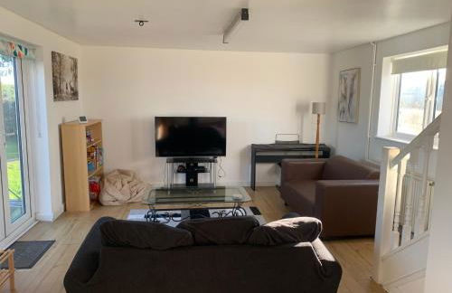 1 Bedroom annex, private bathroom, peaceful area - Photo 4