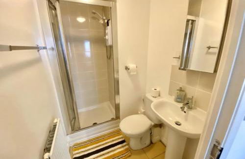 4 Bed House with Driveway Parking for 2 Cars - Rugby - Sleeps 10! Perfect for groups! - Foto 5