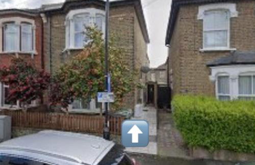 First floor 1 bed apartment with lounge and kitchen - Photo 13