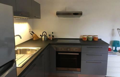 Stunning medieval setting surrounded by mountains - Photo 9