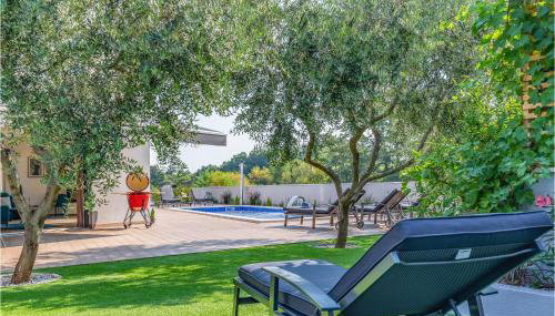 Beautiful Home In Porec With Kitchen - Foto 2