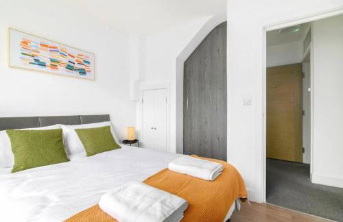 Spacious Multi-Level 3 Bedroom 2 Bathroom Family Apartment Near Hoxton Sleeps 6 - Foto 17