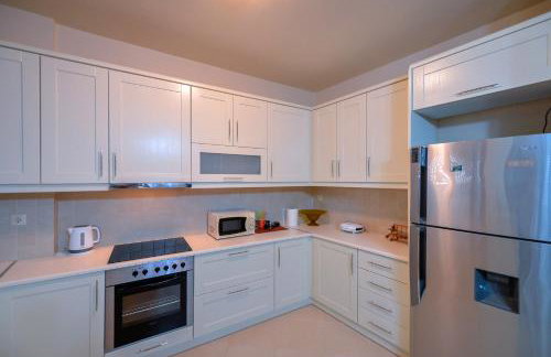 Grand Suites with Private Pools - Photo 33