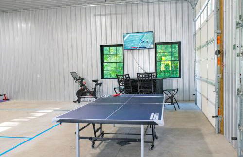 Luxury Barndo with Hot Tub, Indoor Sports Court, Private Acreage, and Near Notre Dame - Foto 31