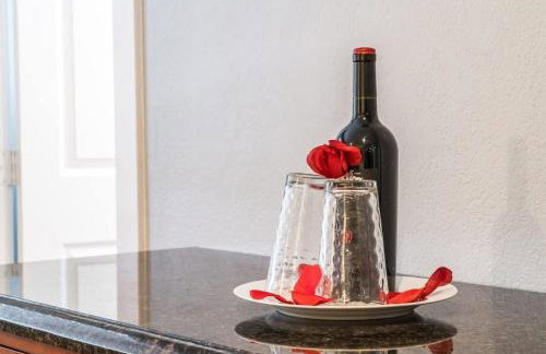 Luxury Living Just Steps from the Strip - Foto 26