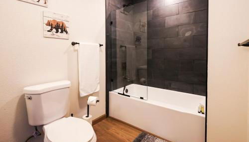 Lassen National Park Luxury Cabin with Hot Tub - Foto 5