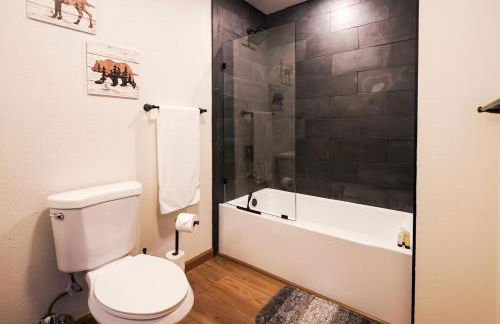 Lassen National Park Luxury Cabin with Hot Tub - Foto 5