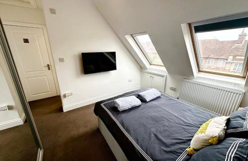 Stunning Modern, Private Apartment,15 Mins To Central London - Photo 7