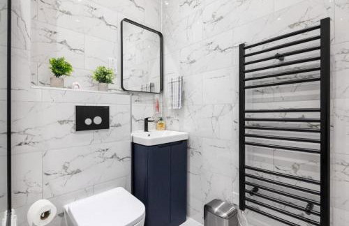 Luxury 2 Bedroom Apartment near London Bridge Sleeps 6 - Photo 10