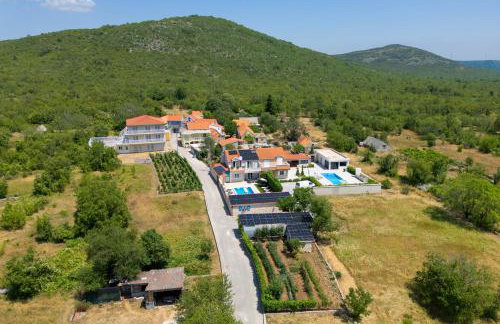 Villa Vision with Heated Pool & Jacuzzi in Sestanovac - Foto 67