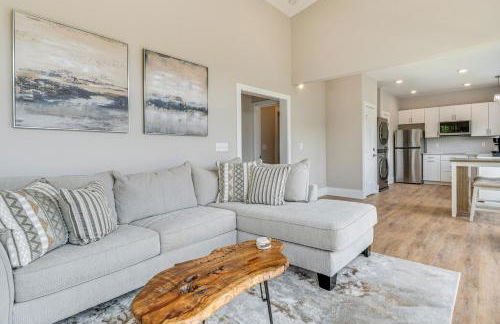 Hike and Ski Mtn-View Retreat in Maggie Valley! - Foto 7