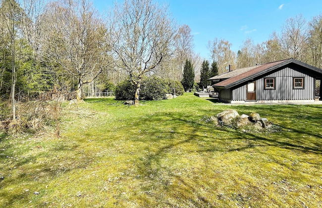 Charming Lakeside Cottage Getaway - Photo 30