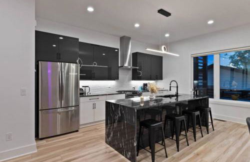 Luxurious 4bd home sleeps 12 minutes to downtown with parking - Foto 27