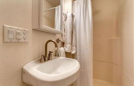 Golden Summit by AvantStay Stunning Secluded Cabin w Access to Tahoe Donner - Foto 30