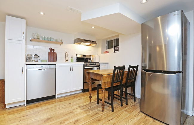 Applewood Suites - Danforth Basement - Foto 6