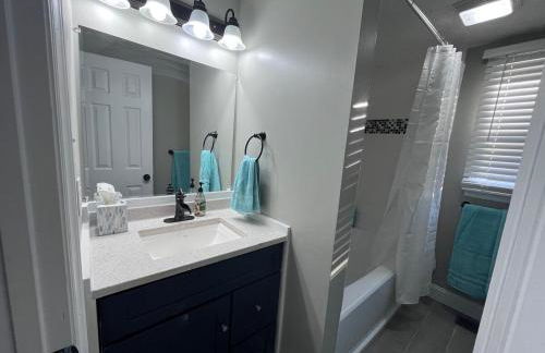 Modern 3BR Home near Raleigh and RTP, EV Charger and Arcade - Foto 16