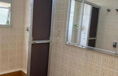 Apê Retrô com Wi-Fi e Vaga - 350 m da Praia da Enseada - Foto 25