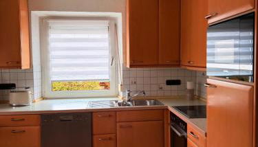 Charmantes Apartment Roding mit 3 Schlafzimmer - Foto 3, minibar