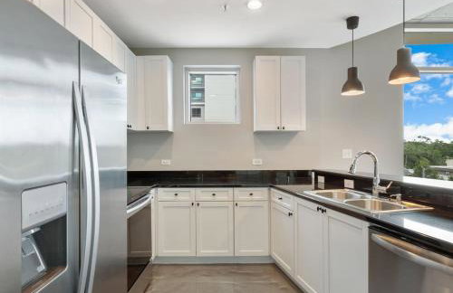 Modern 3 bedroom condo in downtown w free parking - Foto 10