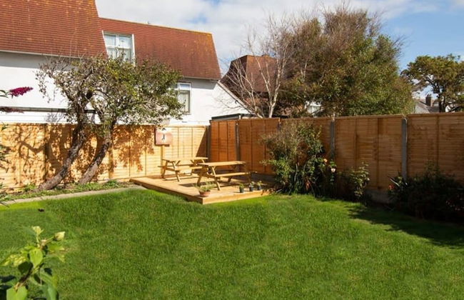 Absolute Beachfront With Decked Garden Oasis and Views - Foto 29