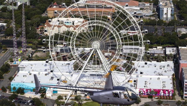 Sobrevolando Icon Park en helicóptero