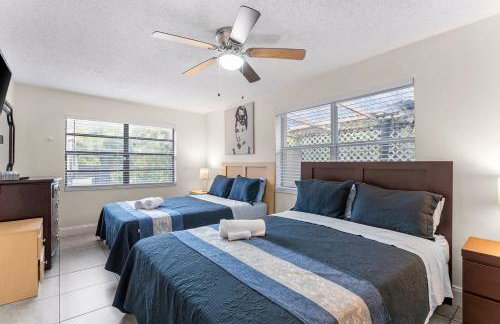 Spacious 5BR Home with Pool, Near Downtown & Beach - Foto 8