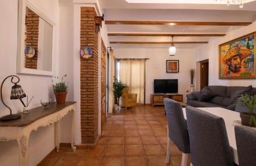 Villa en Valencia, piscina privada y metro 500m - Foto 29