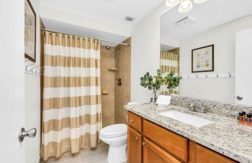 Luxurious Golf Retreat Villa in PGA National! - Photo 21