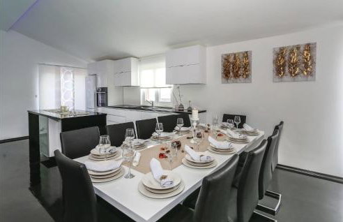 Lovely Home In Rumin With Kitchen - Foto 3