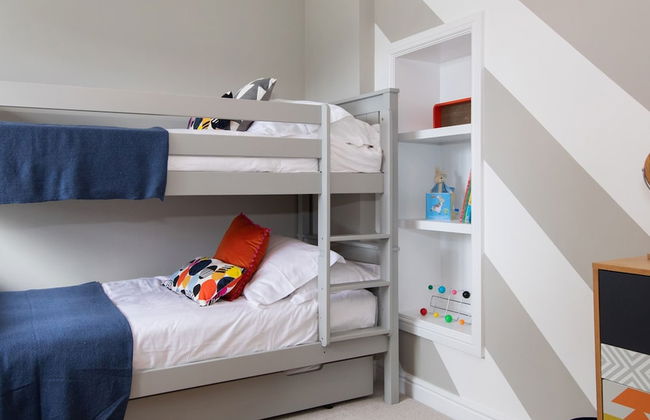 Bosham 3 BR Beach House With Garden Playhouse - Photo 9