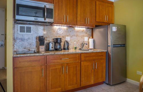 Tropical Studios at Marine Surf Waikiki - FREE PARKING - BEST LOCATION - FULL KITCHEN - SWIMMING POOL - Foto 52