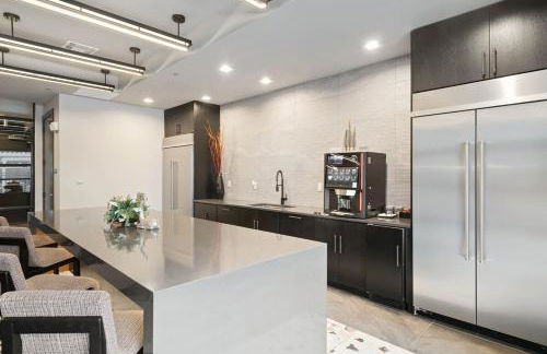 1BR Alongside Q2 and Domain With Pool, Gym and Free Parking - Foto 36