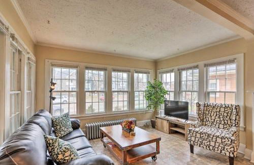 Lakewood Home with Yard about 8 Mi to Cleveland! - Foto 1