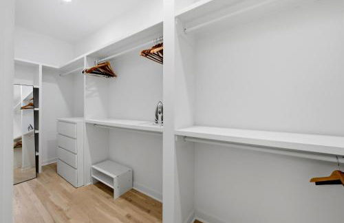 4BR Urban Oasis with Rooftop and Jacuzzi - Foto 21