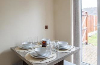 2BR Home Near Shops & Transport Links - Foto 42