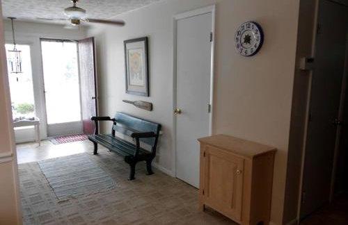 Idyllic Beachfront Vacation Rental on the Shores of Lake Erie in Northern Ohio - Foto 17