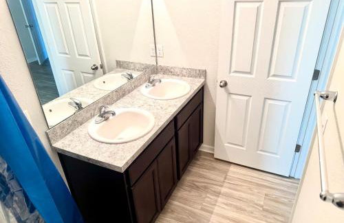 3 Bed Home 5 Mins to JAX Airport & Zoo - Foto 53