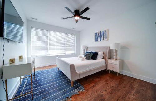 Modern Rooftop Townhome w Hot Tub & Skyline Views - Photo 19