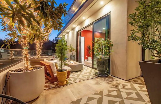 Willow Glen - Hollywood Hills Multi-level Villa With Theater & Pool - Photo 62