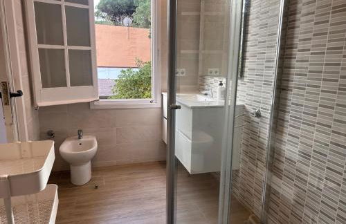 Casa única con jardín a 45 metros de la playa. BE - Foto 40