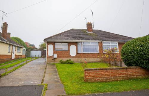 3 Bed - Sleeps 4 - Free Parking - Private Garden - Photo 1