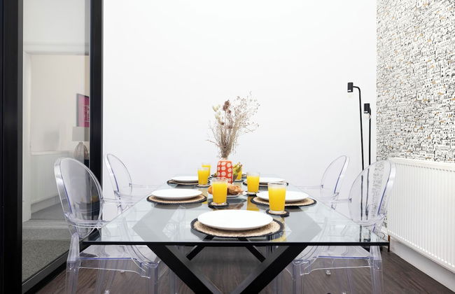 Delightful 3-bed Flat with Parking - Foto 29