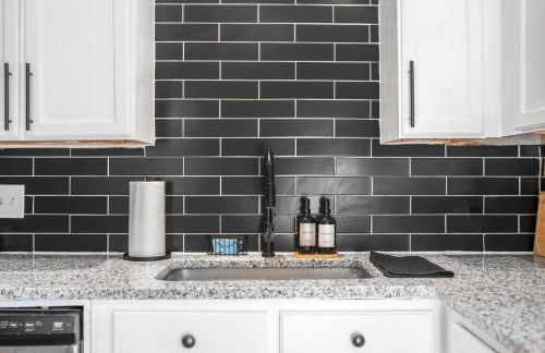 Stylish MCM Home by Frost Center - Foto 17