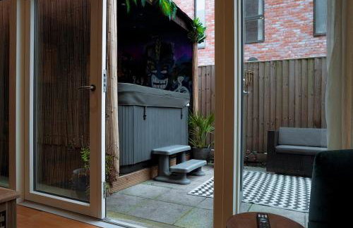 Sleek 4BR Townhouse - Rooftop - Hot Tub - Foto 19