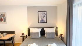 Charmantes 3-Zi-Apartment am Schlössle in Lechhausen-Garage-Balkon-Küche-Smart TV - Foto 2